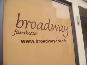 Fassade des Broadway