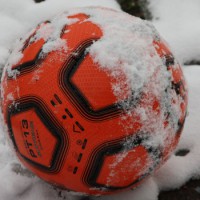 Training Eintracht Trier im Schnee, Moselstadion, Füllbild, Ball, Foto: Andreas Maldener - 5VIER