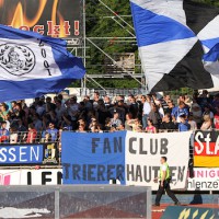 20110525 Pokal Eintracht Trier - TuS Koblenz, Fahnen Fans, Bitburger Rheinlandpokal, Foto: Anna Lena Bauer - 5VIER