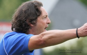 Im Aufwind: Trainer Christian Mergens und die U23 - Foto: Sebastian Schwarz