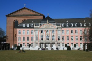Trier Palast Frühlingsbild
