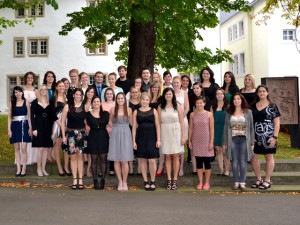 Die examinierten Gesundheits- und Krankenpfleger/innen und Gesundheits- und Kinderkrankenpflegerinnen der Karl Borromäus Schule. Foto: Ann-Cathrin Harth