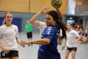 Trotz großem Kampf verlieren die Trierer Bundesligahandballerinnen in Metzingen. 5vier-Fotos: Franziska Garcia