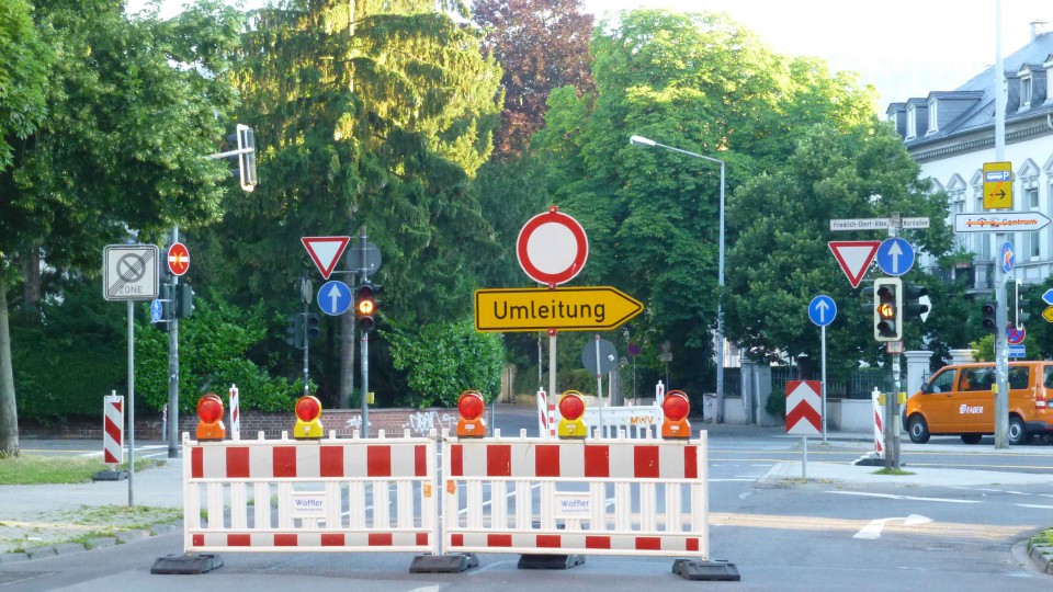 Umleitungsschild am Ende einer Straße. Foto: 5vier.de