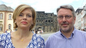 Julia Klöckner (li.) und Udo Köhler waren gemeinsam in Trier auf Tour. Foto: C. Maisenbacher