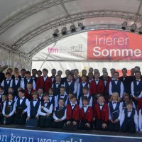 Trierer Sängerknaben und Wiesbadener Knabenchor bei der Eröffnung der Sonntagsmatineen 2016 auf dem Brunnenhof - 5VIER