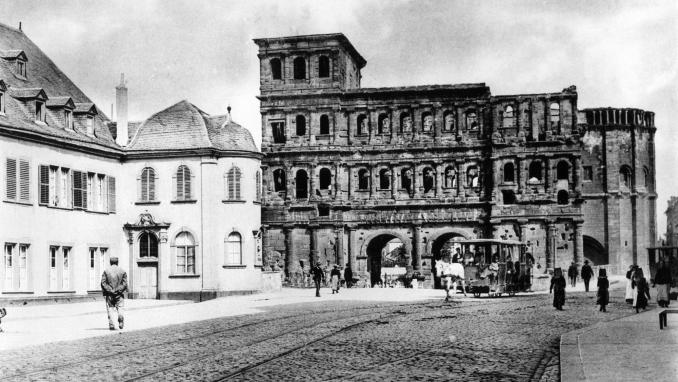 Porta Nigra früher, Stadtarchiv Trier, Verlag michael weyand - 5VIER