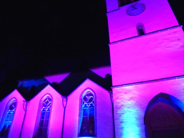 Beleuchtet St. Antonius Kirche, Foto: Marie Baum - 5VIER