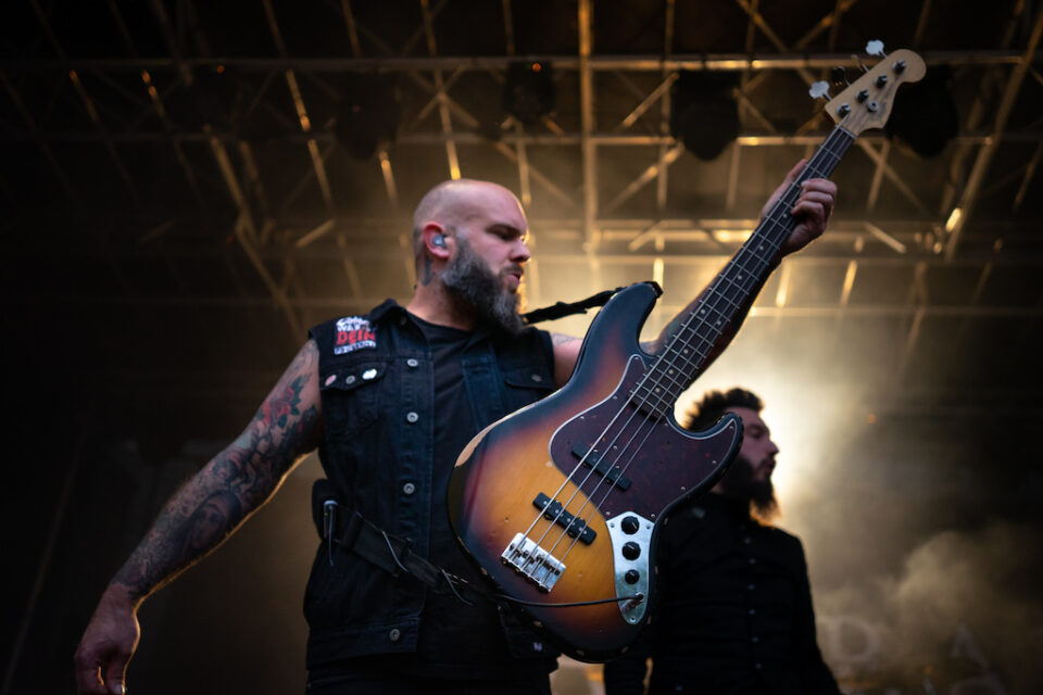 Der Bassist von Caliban auf dem Summerblast 2019