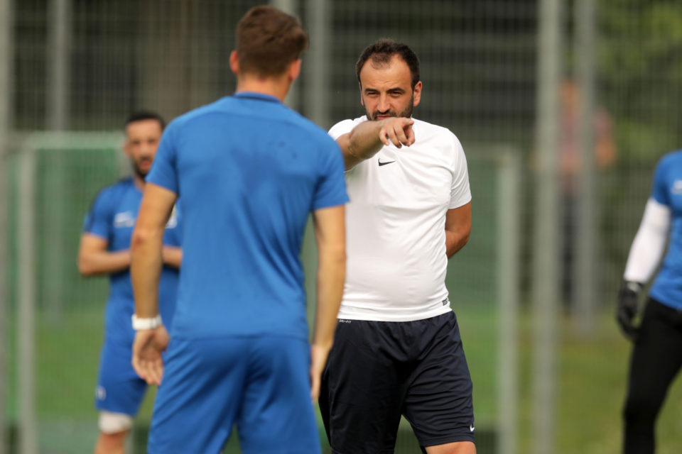 Co-Trainer Fahrudin  Faz  Kuduzović beim Training. Foto: Sebastian J. Schwarz - 5VIER