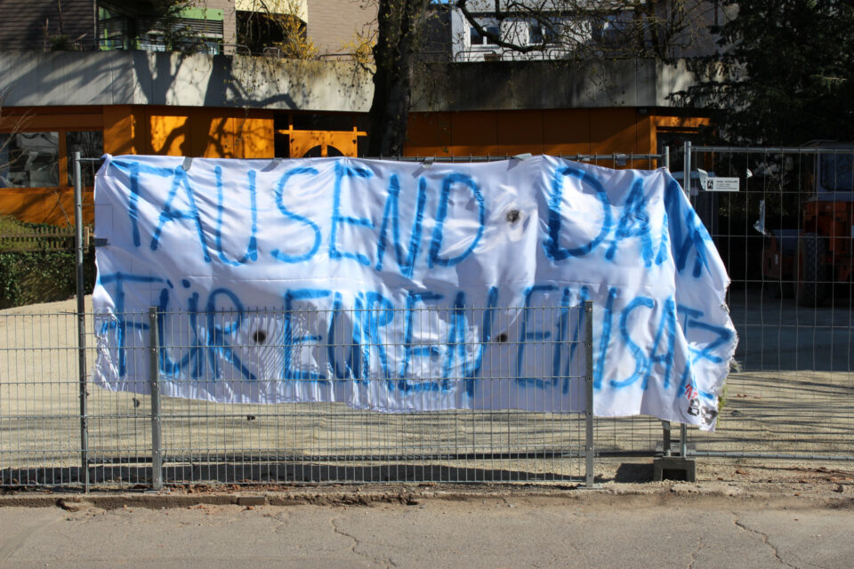 Fanprojekt Trier Eines der Banner zur Ultra-Solidaraktion. Black and Blue Treverorum