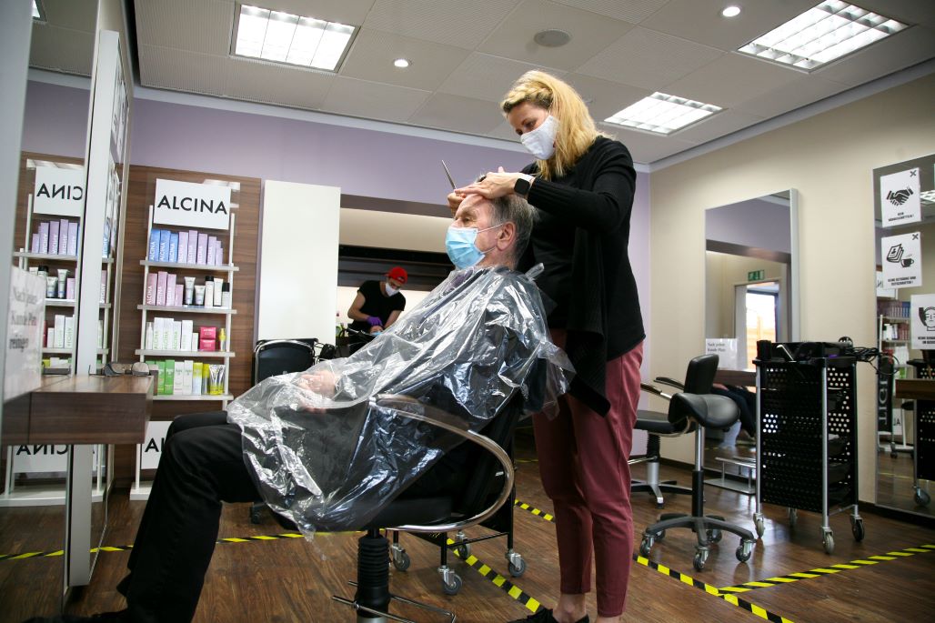 Gro er Andrang bei Friseuren in der Region 5VIER 54 