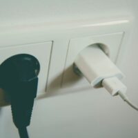 Verbraucherzentrale-Tipp: Stromverträge nicht zu lange abschließen