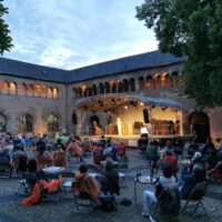 Die beliebten Musikreihen „WUNSCHbrunnenhof“ und „Jazz im Brunnenhof“ finden statt