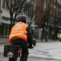 Gerade im Herbst und Winter sollten Fahrradfahrer für die anderen Verkehrsteilnehmer sichtbar sein. Foto: ERGO Group