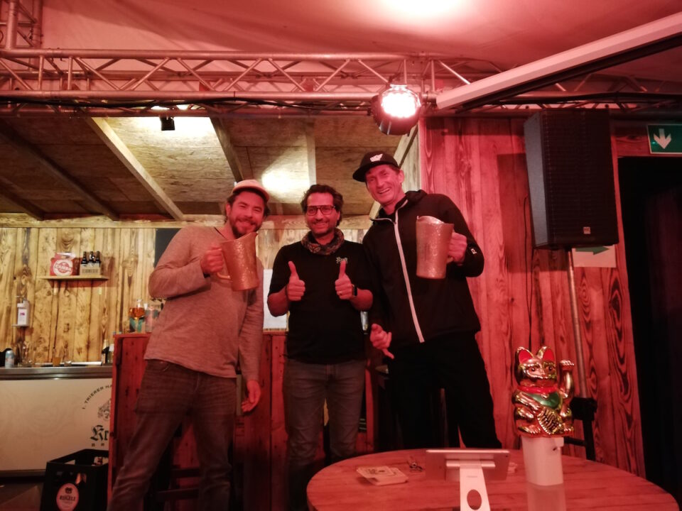 Die glücklichen Gewinner des Abends: Nico Döring Atelier der Braukünste (links), Klaus Tonkaboni (mitte) und Jan Niewodniczanski von Craftwerk (rechts) Foto: 5VIER.de