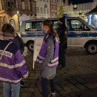 Auf dem Hauptmarkt stehen Seelsorger und Polizei zu Verfügung. Foto: Polizei Trier