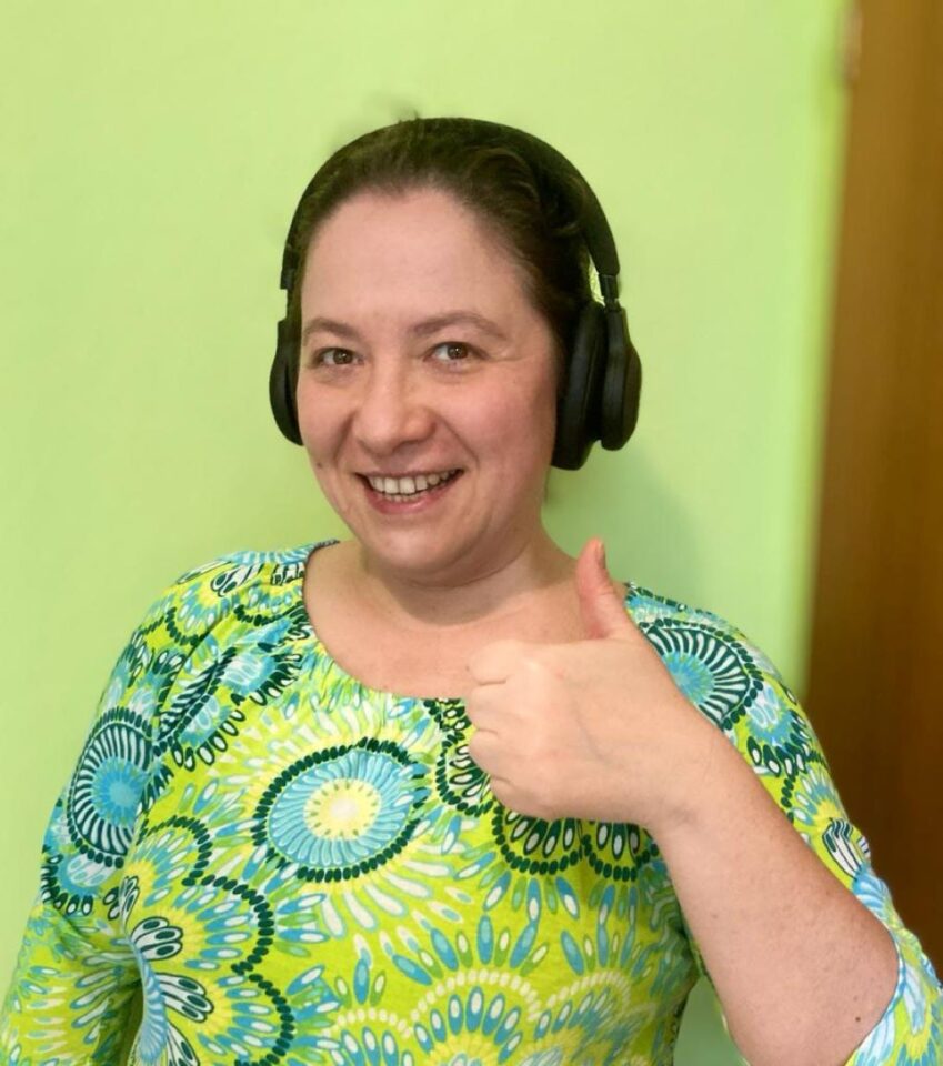 Gewinnerin Irina Kühn freut sich über ihr neues Headset. Bildquelle: privat