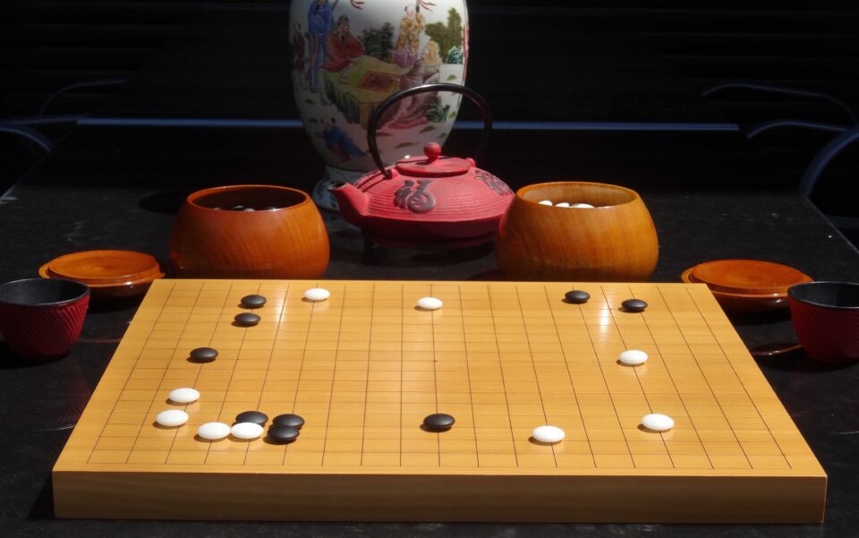 Das traditionelle chinesische Brettspiel Go wird weltweit von über 100 Millionen Menschen gespielt. Foto: Marc Oliver Rieger.