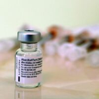 Das Foto zeigt den Impfstoff von Pfizer Biontech. Bildquelle: pexels