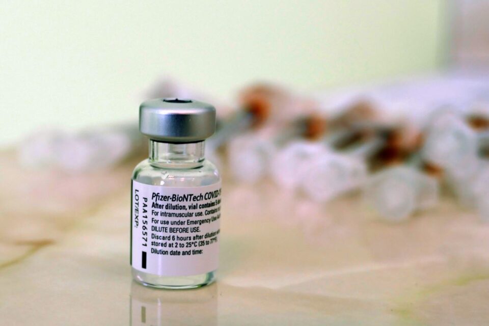 Das Foto zeigt den Impfstoff von Pfizer Biontech. Bildquelle: pexels