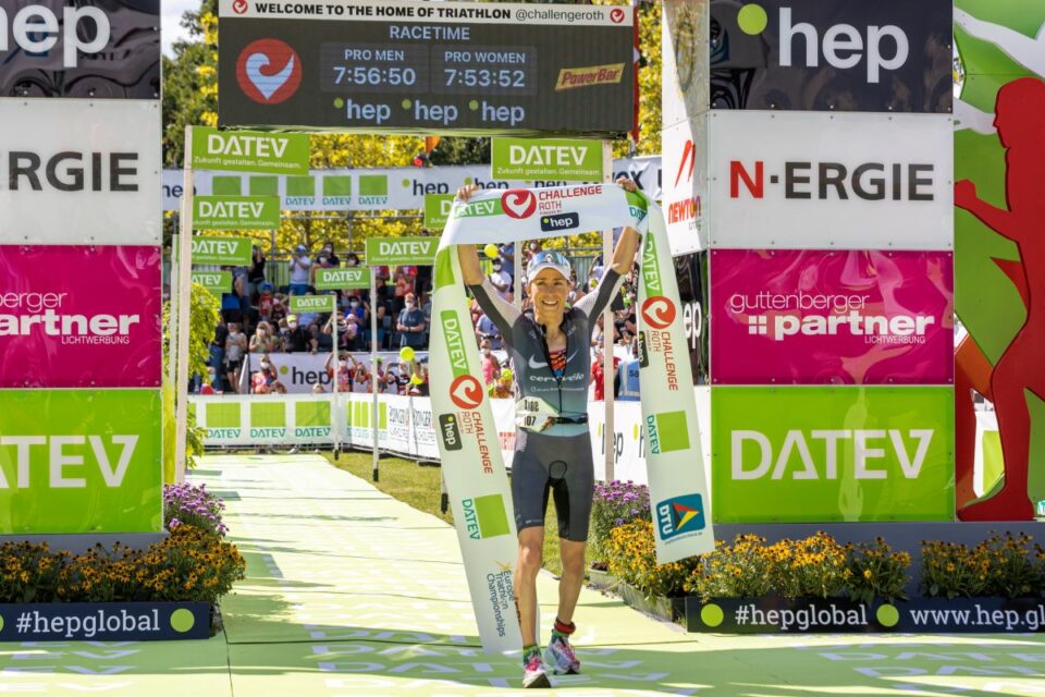 Star der Triathlonszene: Anne Haug läuft ins Ziel der Challenge Roth 2021.  Bildquelle: Challenge Roth / Christoph Raithel