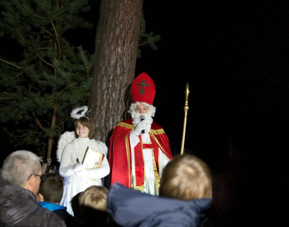 Nach einem Jahr Pause ist der Sankt Nikolaus wieder zu Besuch am Forstamt Trier. Bildquelle: Gundolf Bartmann