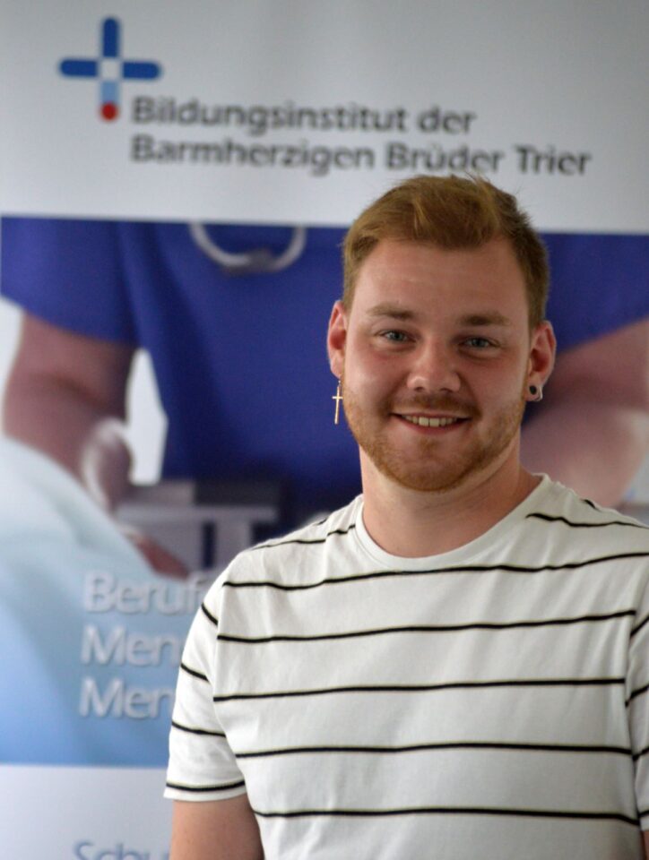 Eine Ausbildung zum Straßenbauer hat Moritz Schneider schon erfolgreich absolviert, nun will er Pflegefachmann werden. Foto: Brüderkrankenhaus Trier