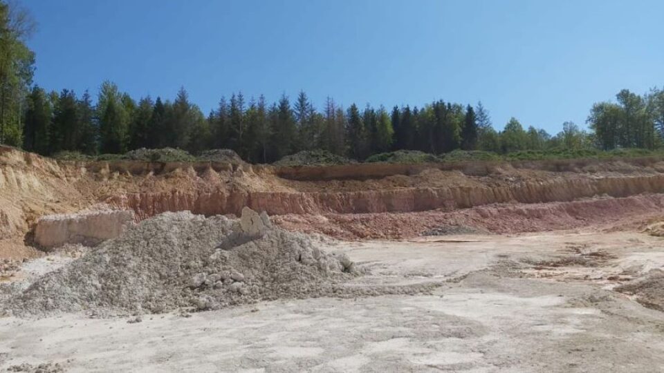Geologen der Universität Trier untersuchen Sekundärrohstoffe aus der Großregion, die zur Herstellung von Zement verwendet werden können. Dazu zählen beispielsweise Abfallstoffe aus dem Bergbau. Bildquelle: Universität Trier