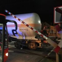 Beinahe-Unfall zwischen Bus und Güterzug. Bildquelle: Polizeipräsidium Trier