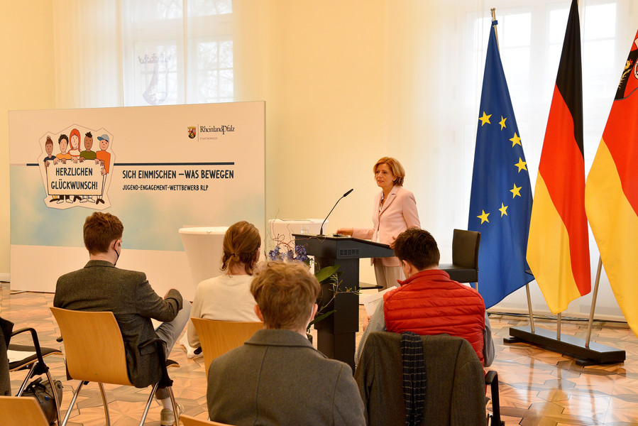 Ministerpräsidentin Malu Dreyer hat 29 Projekte des Jugend-Engagement-Wettbewerbs ausgezeichnet. Bildquelle: Staatskanzlei RLP/Schäfer