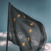 Auf dem bild sieht man die europäische Flagge. Bildquelle: pexels