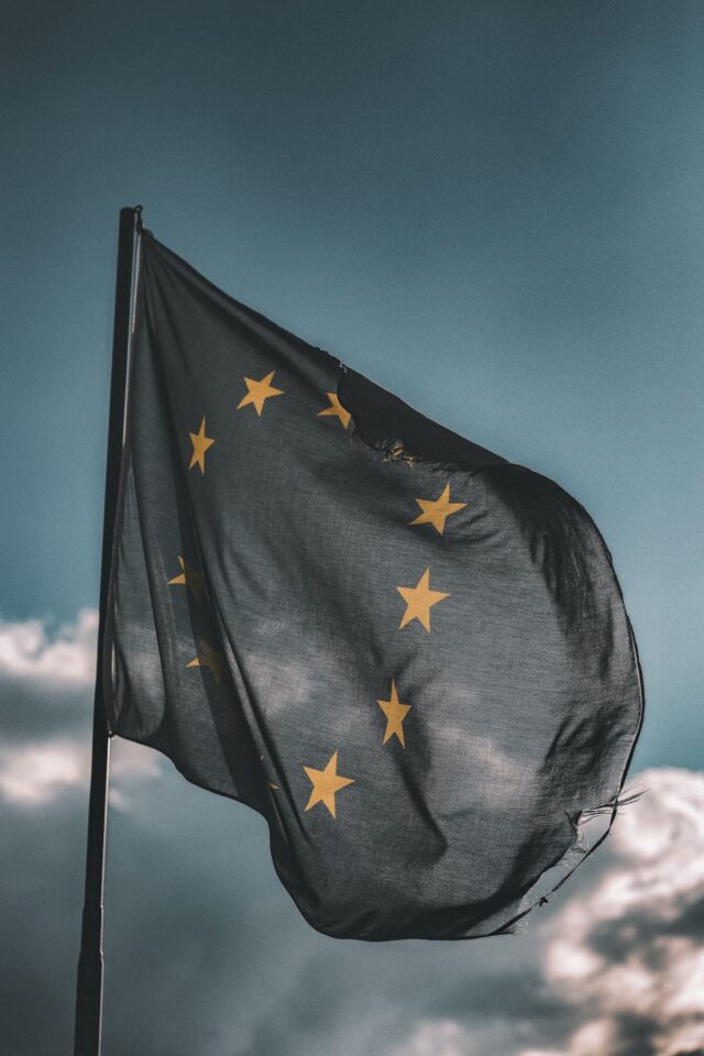 Auf dem bild sieht man die europäische Flagge. Bildquelle: pexels