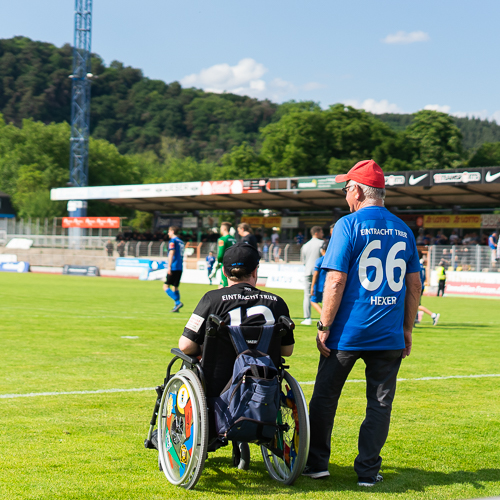 Über 4000 Fans der Eintracht Trier feuerten ihrer Mannschaft beim Saisonfinale im Moselstadion an. Foto: Frederik Herrmann - 5vier.de