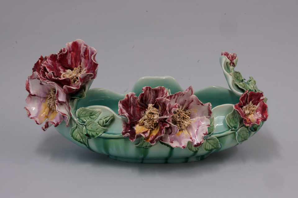  Die Jardinière, eine Schale für Blumen, zählt zu den Highlights der Produktpalette von Servais.  © Stadtmuseum Simeonstift Trier
