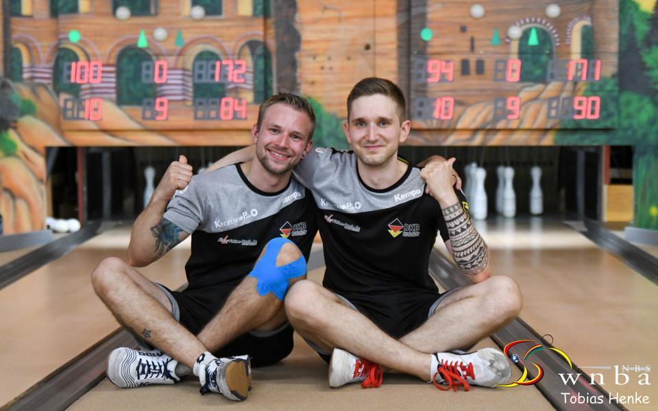 Nico Klink und Mike Reinert nach dem Finale im Herren Sprint bei der Kegel Weltmeisterschaft in Trier. Foto: Tobias Henke.