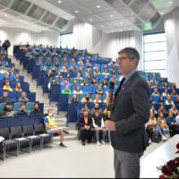 Präsident Jäckel begruesst die Erstsemester. Foto: Universität Trier.