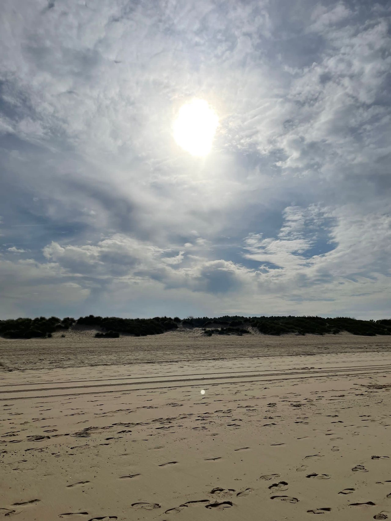 Sandstrand an der belgischen Nordsee. 5vier.de Reporter Vinzenz Anton auf einem Kurztrip an die beligsche Nordseeküste. Foto: 5vier.de / Vinzenz Anton