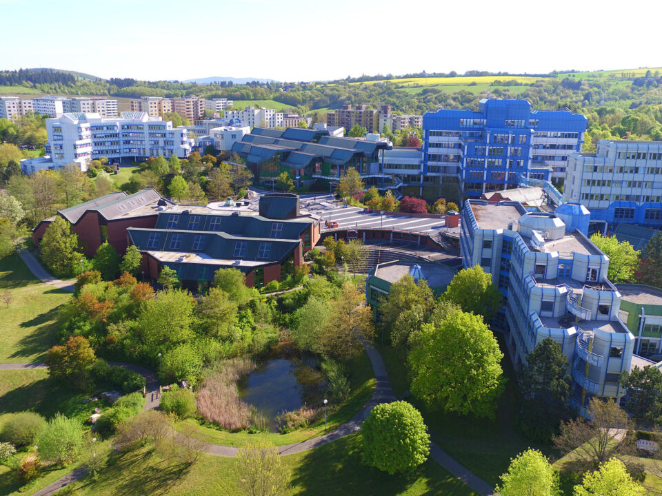 Im Sommer blüht der Campus sichtlich auf. Foto: Universität Trier