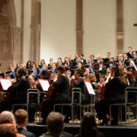 Beim Semesterabschlusskonzert des Collegium Musicum standen rund 150 Musikerinnen und Musiker auf der Bühne. Foto: Universität Trier