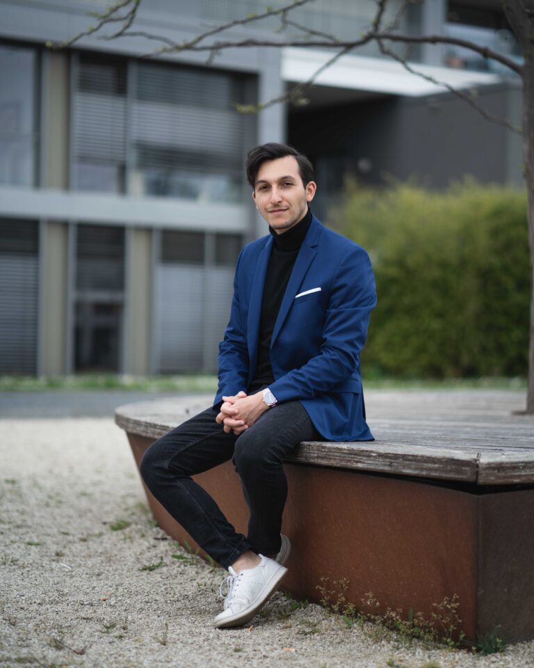 Start-up statt Staatsanwalt – René Fergen, Absolvent der Universität Trier, hat sich mit seinem Legal-Tech-Unternehmen „JUPUS" selbstständig gemacht. Foto: Universität Trier