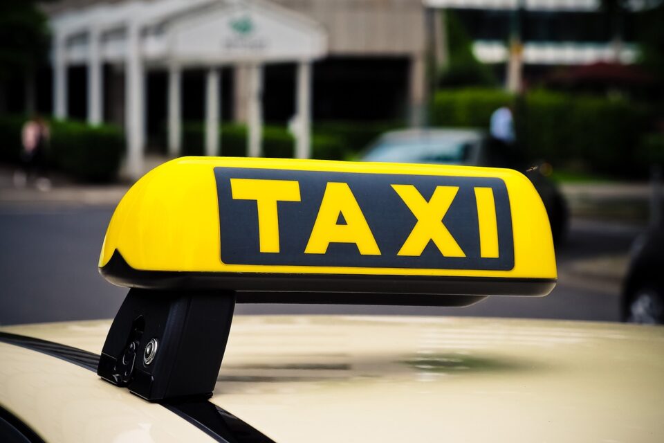 Die Taxi Branche bekommt stakre Konkurrenz durch Online Mitfahrservices.Foto: Bild von Hands off my tags! Michael Gaida auf Pixabay