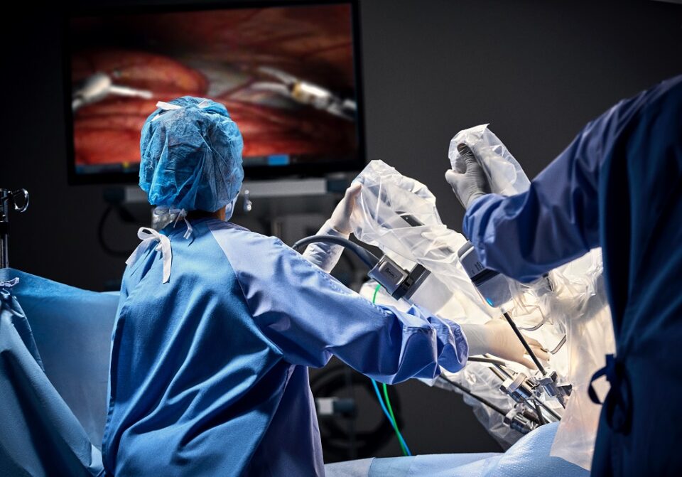 Solch ein „da Vici-Operationssystem" findet sich nun im Brüderkrankenhaus Trier. Foto: Intuitive Surgical Operations, Inc.