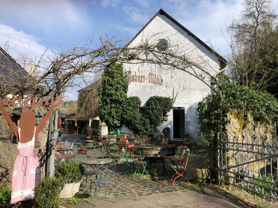 Der Innenhof des Café Nohner Mühle. Foto: 5vier.de/Anna-Lena Hees