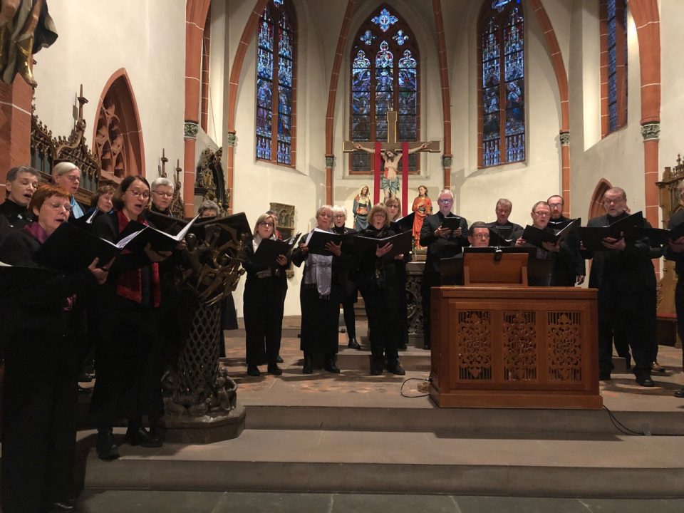 Der Projektchor Cappella Cusana gab am 15.04.2023 ein Konzert zum Abschluss der 37. Tage der alten Chormusik. Foto: 5vier.de/Anna-Lena Hees