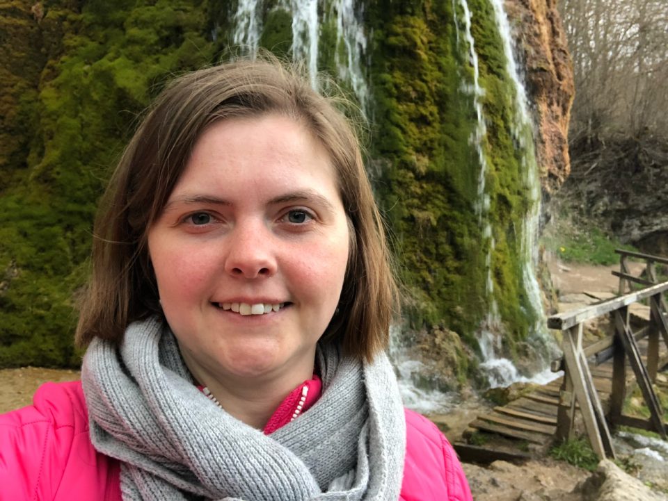 5vier-Reporterin Anna-Lena Hees hat den Wasserfall Dreimühlen im Gerolsteiner Land besucht. Foto: 5vier.de/Anna-Lena Hees