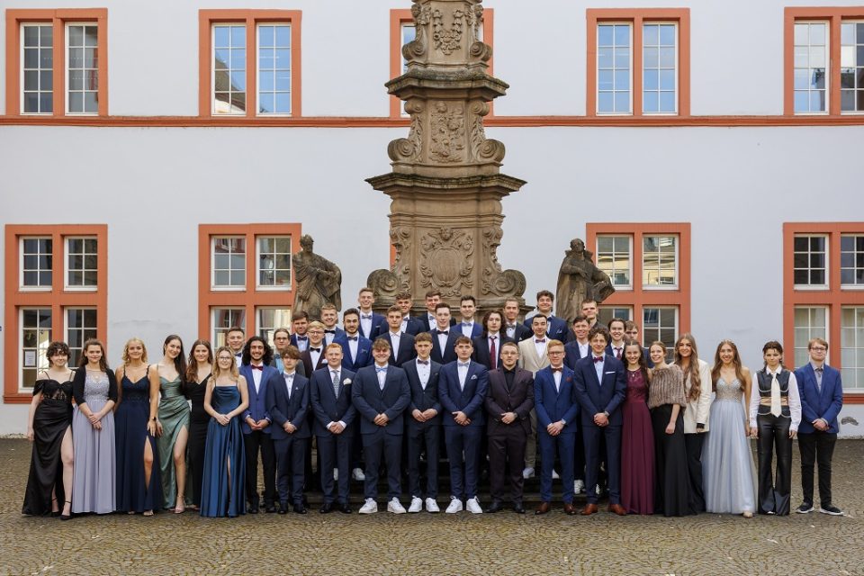 Die Abiturientinnen und Abiturienten des Friedrich-Wilhelm-Gymnasiums 2023. Foto: Markus Henkel