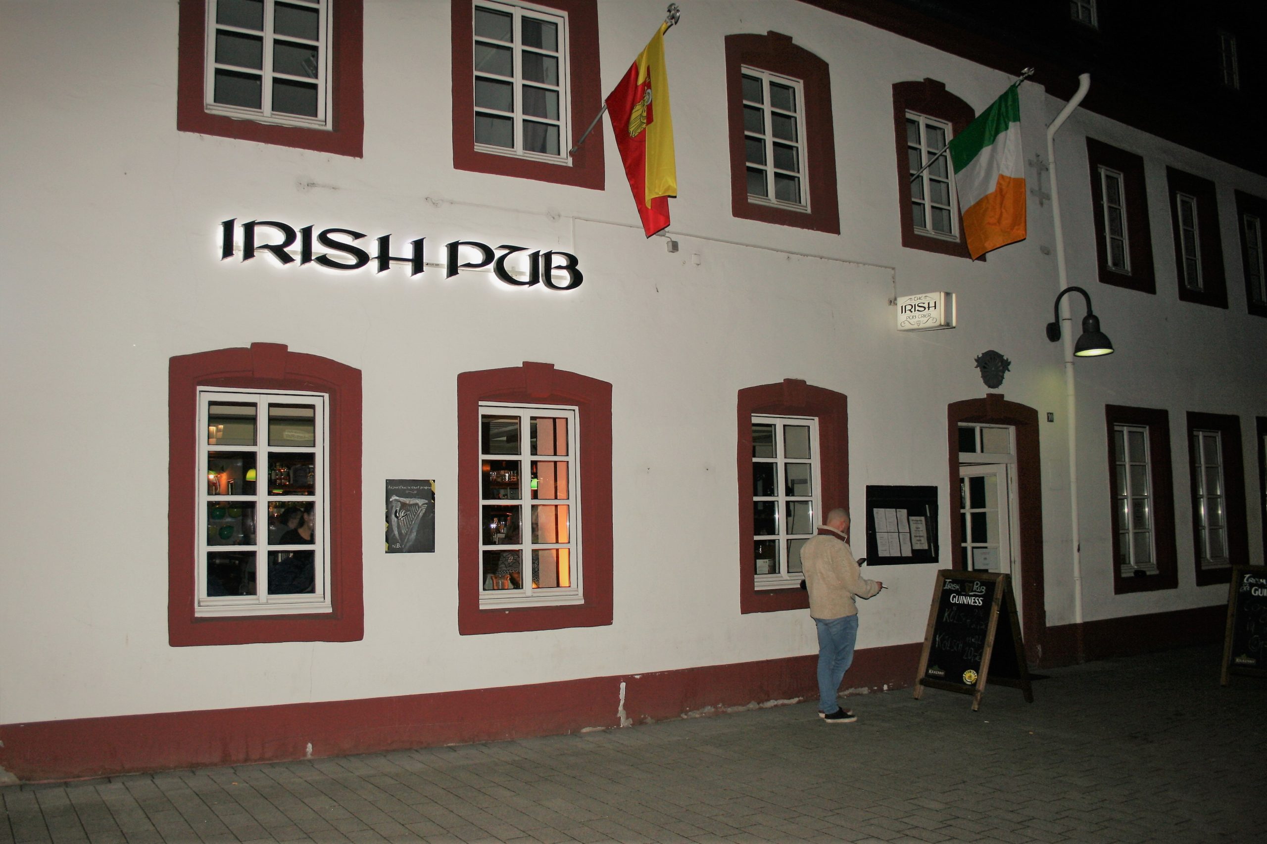 Das Irish Pub am Nikolaus-Koch-Platz. Foto: 5vier-Redaktion.