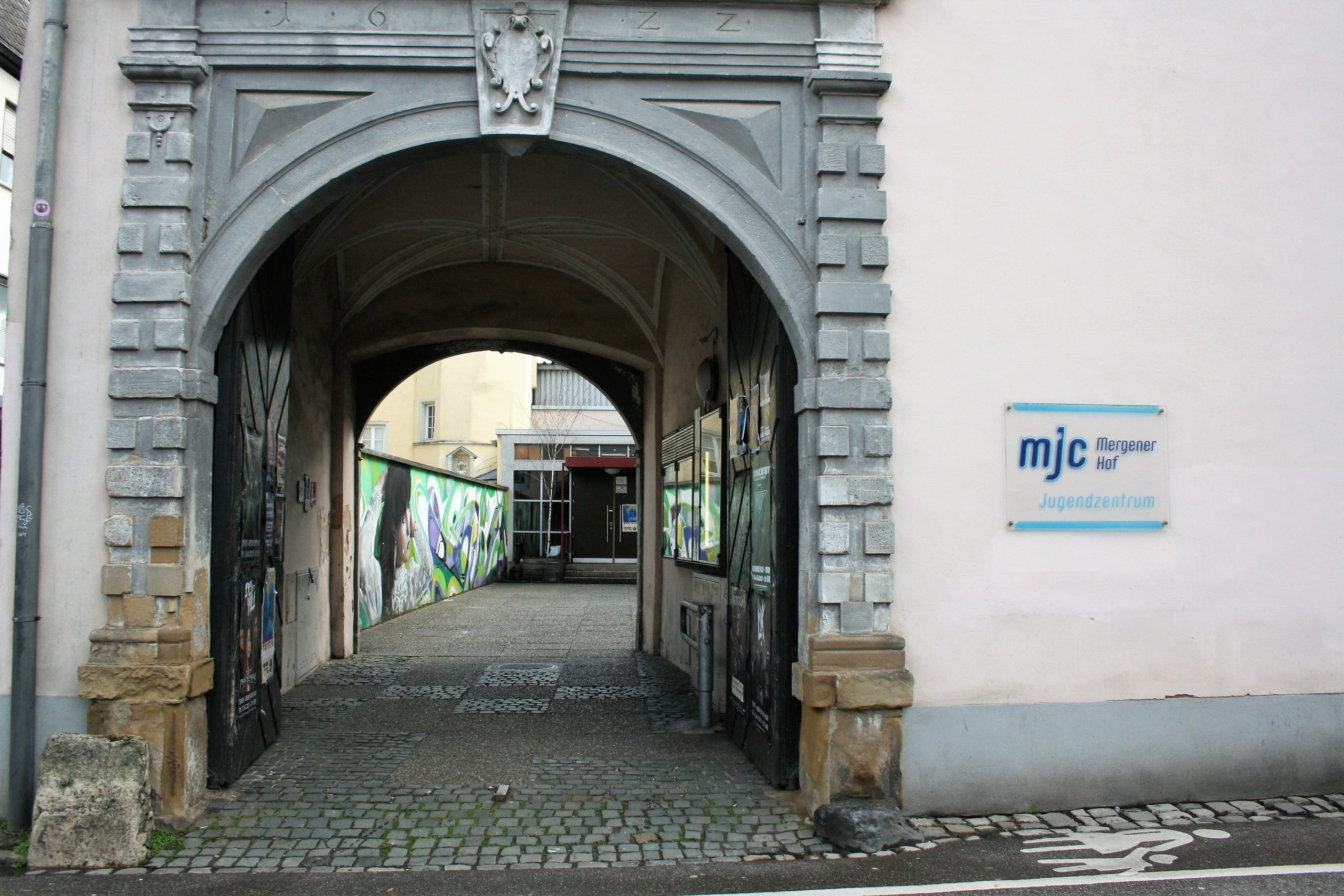 Der Eingang zum Mergener Hof in der Rindertanzstraße. Foto: 5vier-Redaktion.