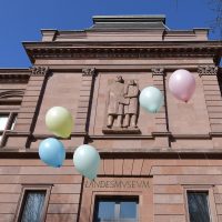 Bunte Luftballons vor dem Rheinischen Landesmuseum Trier. Foto: GDKE-RLM-Trier-Th.-Zuehmer